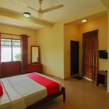 Oyo 553 Polhena Bay Resort Matara Buitenkant foto