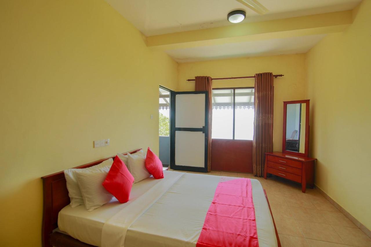 Oyo 553 Polhena Bay Resort Matara Buitenkant foto